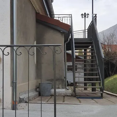La Fontaine Des Amis Apartment